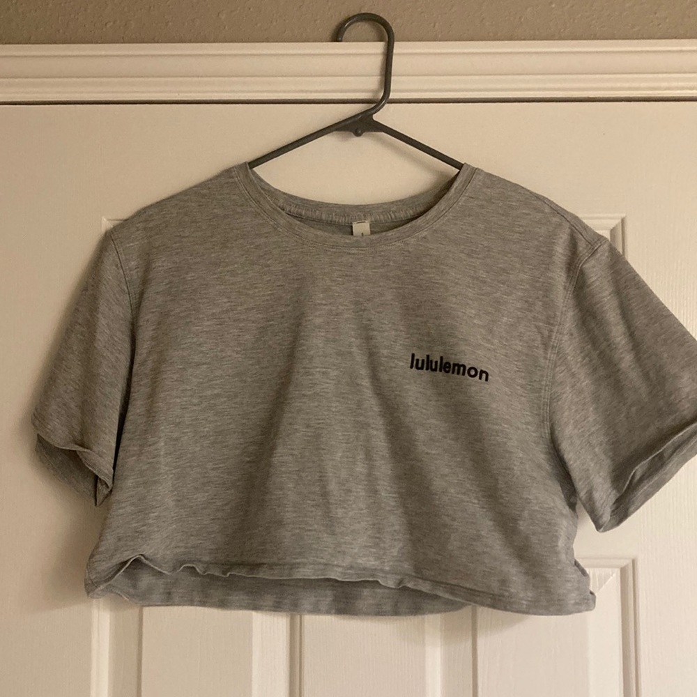 Lululemon grey boxy fit crop top - size 6